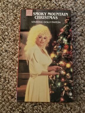 A Smoky Mountain Christmas Starring Dolly Parton VHS